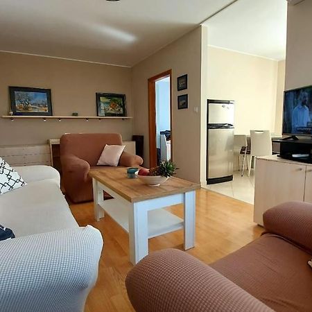 Apartman Ana Pula - Calm, Free Parking, Close To Center 外观 照片