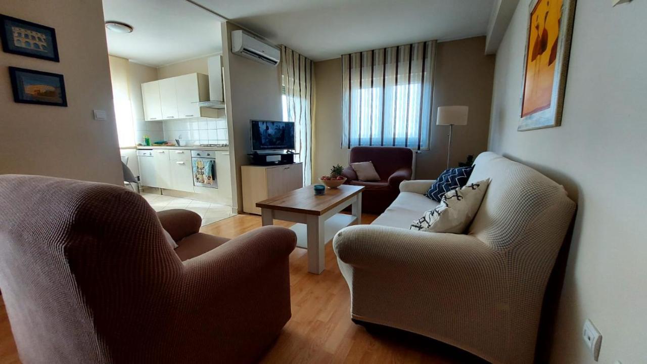 Apartman Ana Pula - Calm, Free Parking, Close To Center 外观 照片
