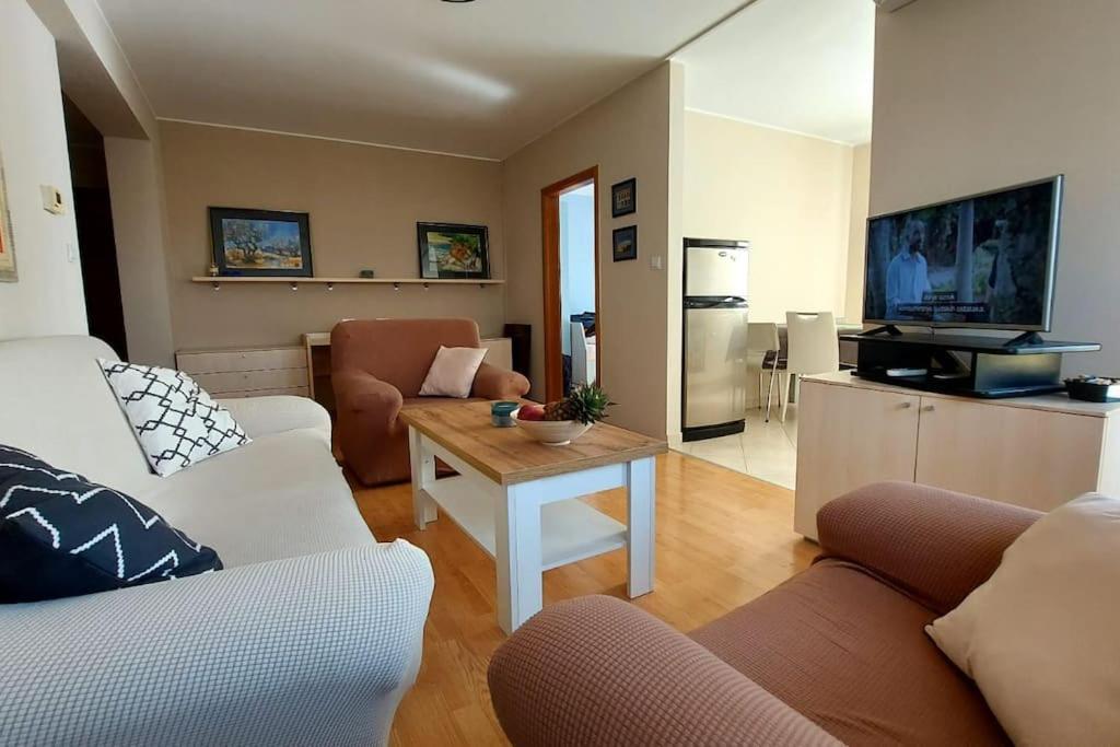 Apartman Ana Pula - Calm, Free Parking, Close To Center 外观 照片