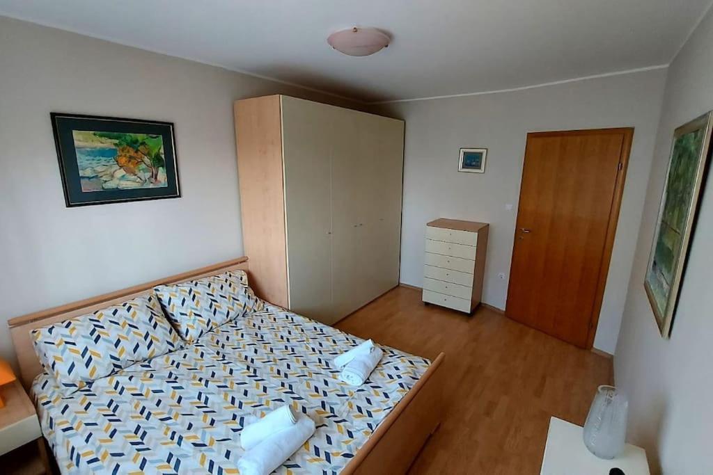 Apartman Ana Pula - Calm, Free Parking, Close To Center 外观 照片
